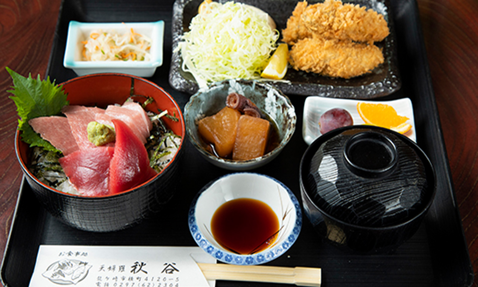 揚げ物と丼の定食